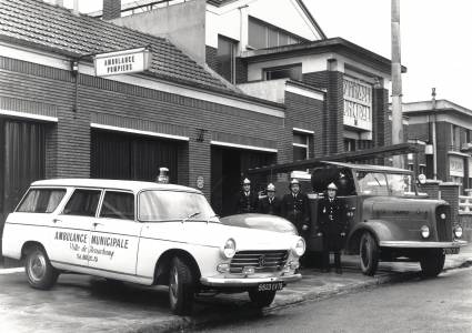 Le garage des sapeurs-pompiers attenant au Centre social - vers 1965