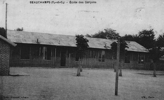 L'école des garçons et la mairie - vers 1922